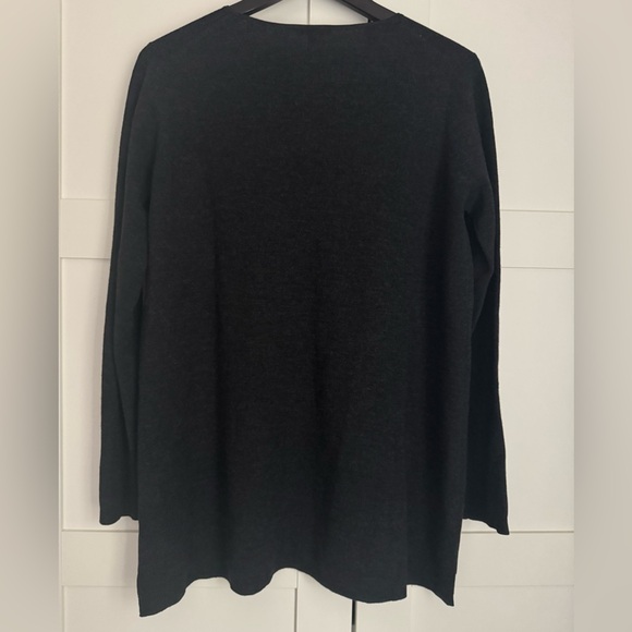 Theory Black V-Neck 100% Wool Long Sleeve Tunic Shirt Women’s Size Medium - Picture 3 of 5